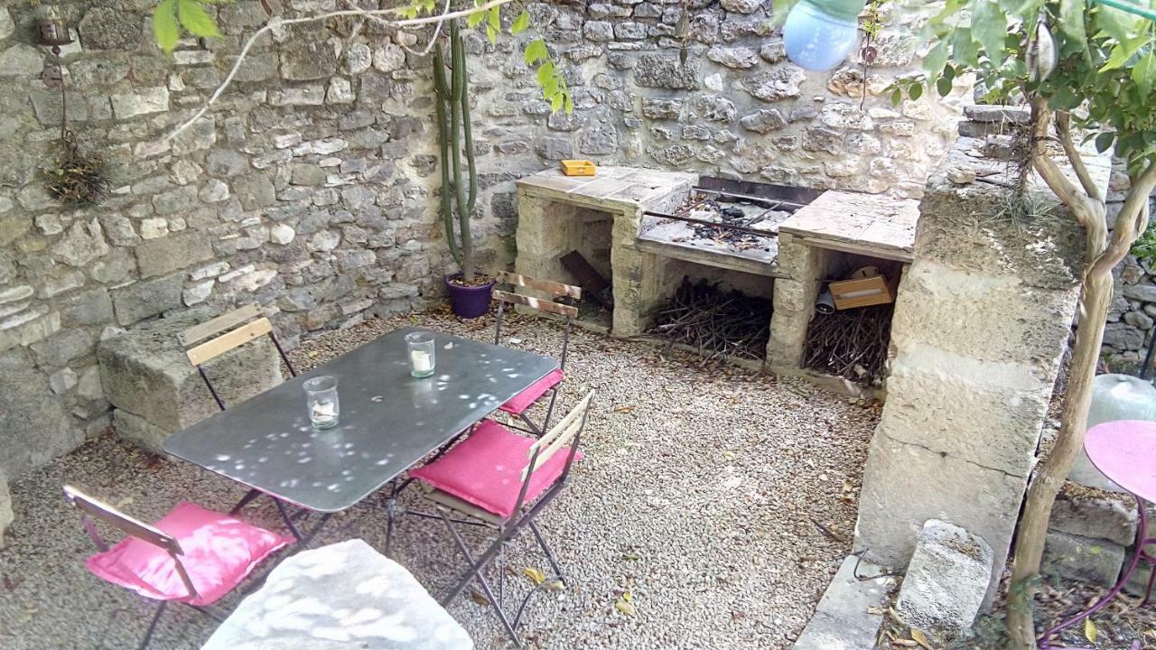 Chambres D'Hotes Dans Maison D'Artiste Galargues Экстерьер фото